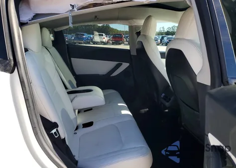 2020 Tesla Model Y z USA, uszkodzony, nr VIN 5YJYGDEE2LF018970